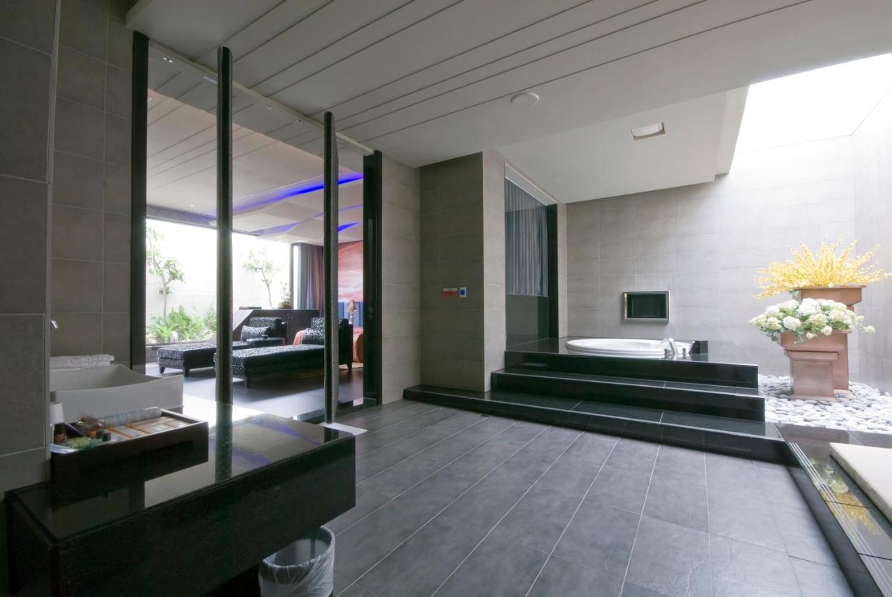 Harport Motel Kaohsiung Bagian luar foto