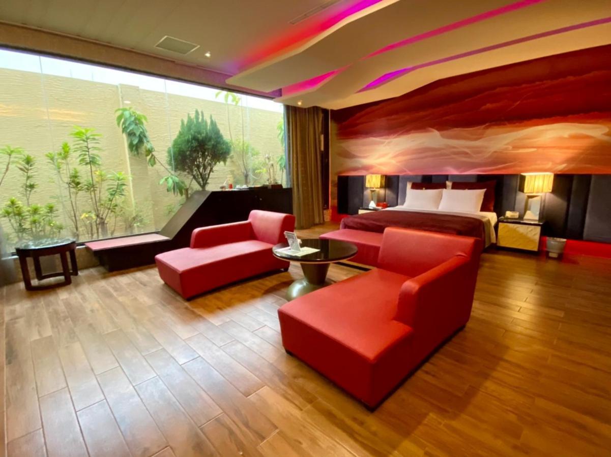 Harport Motel Kaohsiung Bagian luar foto