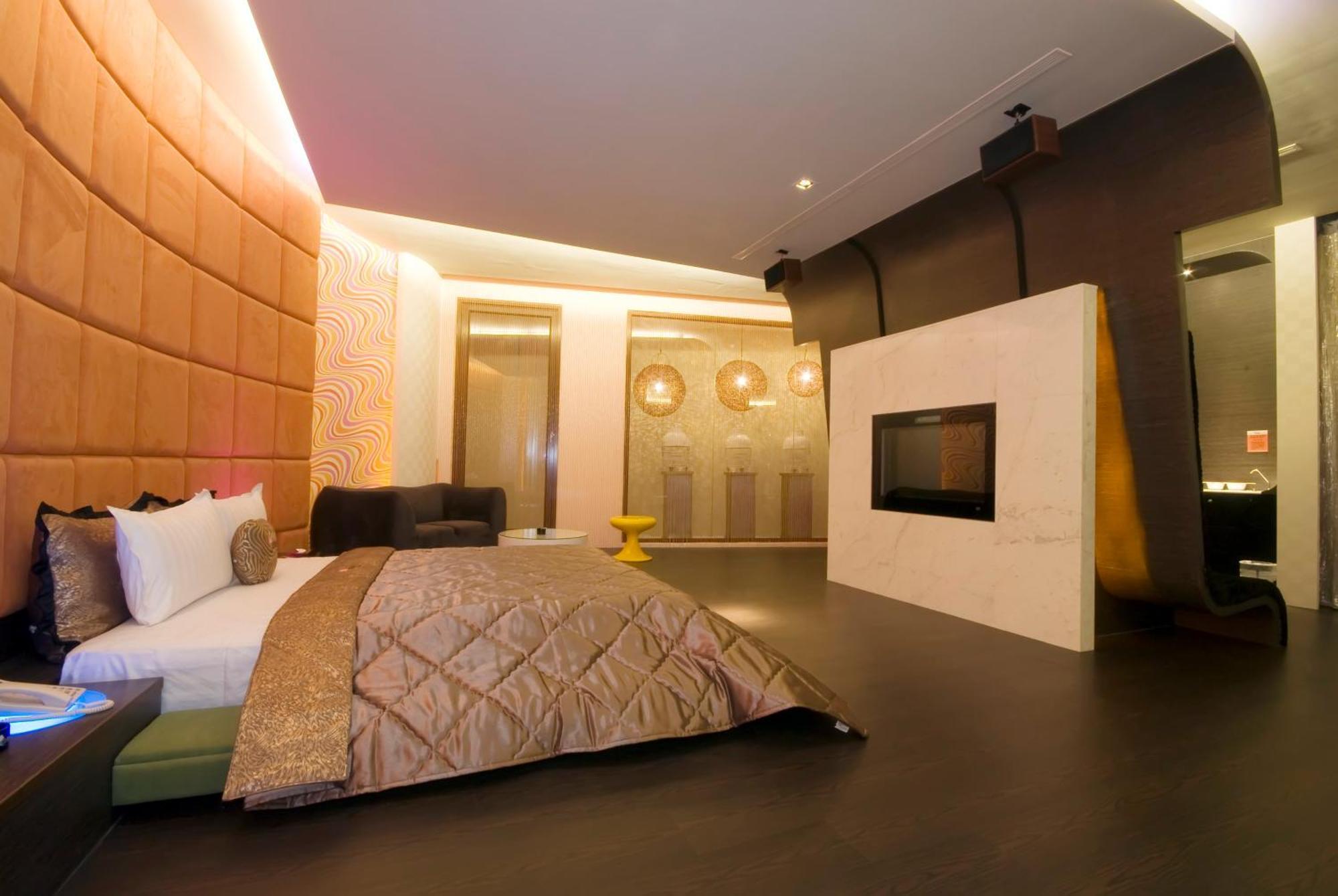 Harport Motel Kaohsiung Bagian luar foto
